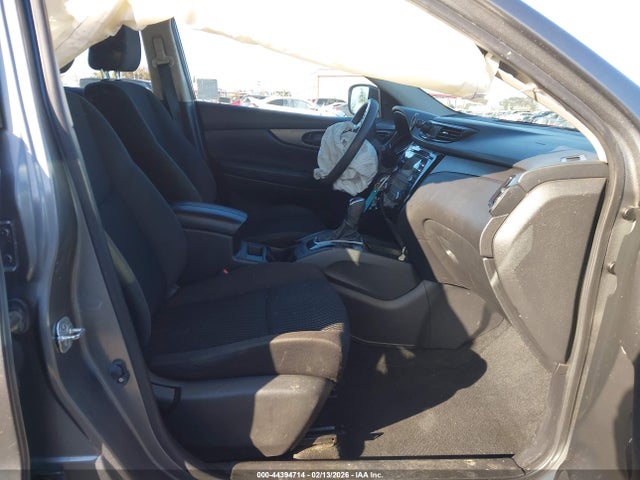 JN1BJ1CR9JW250831 Nissan Rogue Sport S