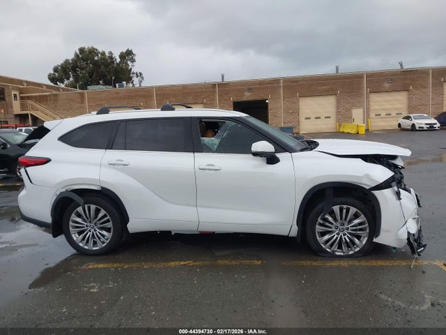 Toyota Highlander Platinum 2023 5TDKDRBH7PS516092 Image 14