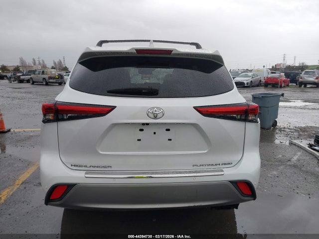 Toyota Highlander Platinum 2023 5TDKDRBH7PS516092 Image 17