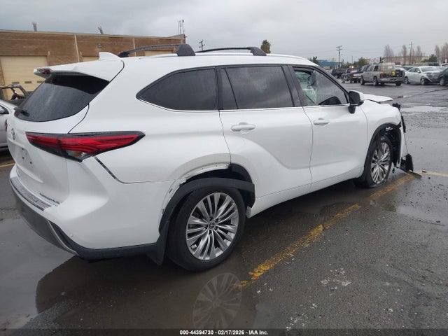 Toyota Highlander Platinum 2023 5TDKDRBH7PS516092 Image 4