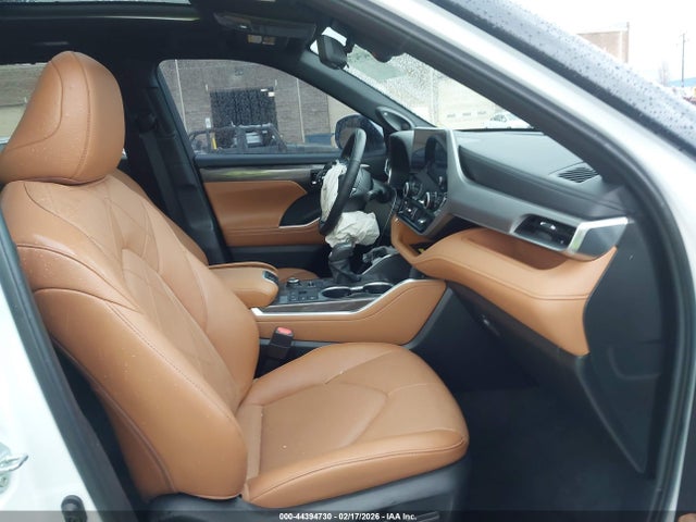 Toyota Highlander Platinum 2023 5TDKDRBH7PS516092 Image 5