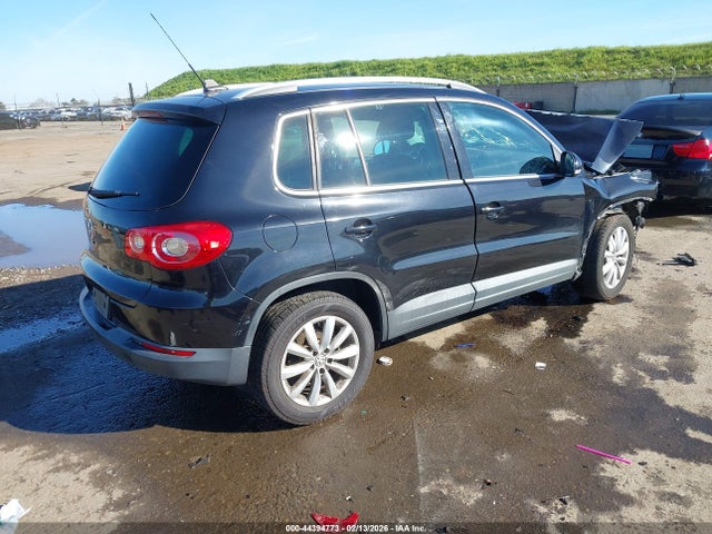 2011 VOLKSWAGEN TIGUAN WVGBV7AX1BW561169 Photo 3