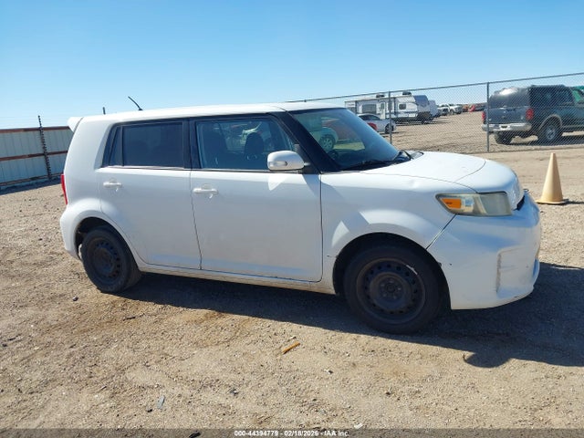 Scion XB 2014 JTLZE4FE2EJ048852 Image 13