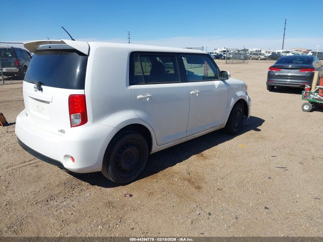 Scion XB 2014 JTLZE4FE2EJ048852 Image 4