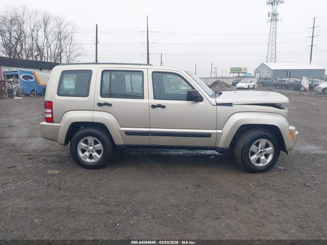 44394840 :رقم المزاد ، 1J4PP2GK6BW571855 vin ، 2011 Jeep Liberty Sport مزاد بيع
