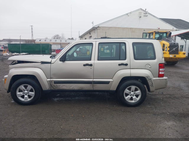 44394840 :رقم المزاد ، 1J4PP2GK6BW571855 vin ، 2011 Jeep Liberty Sport مزاد بيع