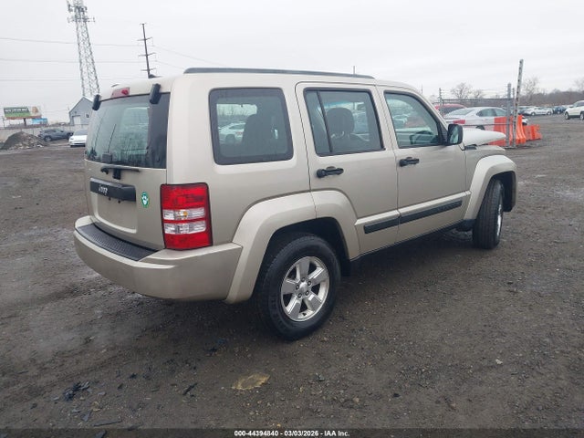 44394840 :رقم المزاد ، 1J4PP2GK6BW571855 vin ، 2011 Jeep Liberty Sport مزاد بيع