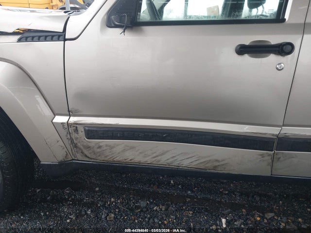 44394840 :رقم المزاد ، 1J4PP2GK6BW571855 vin ، 2011 Jeep Liberty Sport مزاد بيع