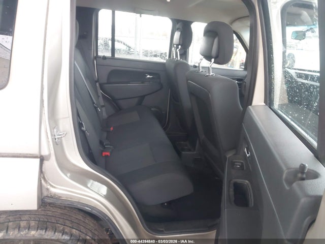 44394840 :رقم المزاد ، 1J4PP2GK6BW571855 vin ، 2011 Jeep Liberty Sport مزاد بيع