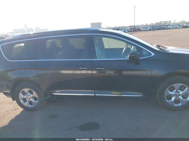 Продаж на аукціоні авто 2019 Chrysler Pacifica Hybrid Touring L, vin: 2C4RC1L79KR710827, номер лоту: 44394881