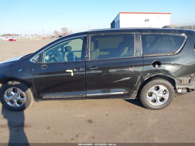 Продаж на аукціоні авто 2019 Chrysler Pacifica Hybrid Touring L, vin: 2C4RC1L79KR710827, номер лоту: 44394881
