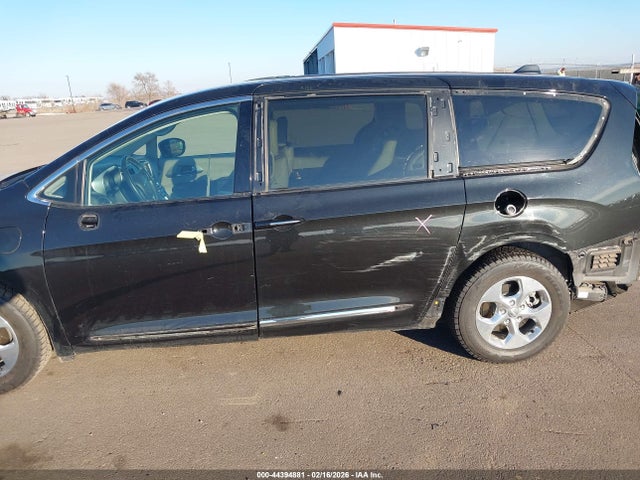 Продаж на аукціоні авто 2019 Chrysler Pacifica Hybrid Touring L, vin: 2C4RC1L79KR710827, номер лоту: 44394881