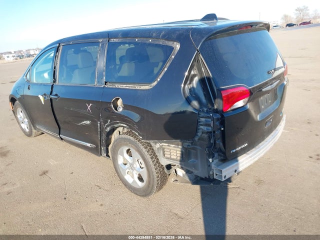2019 CHRYSLER PACIFICA HYBRID 2C4RC1L79KR710827 Photo 2