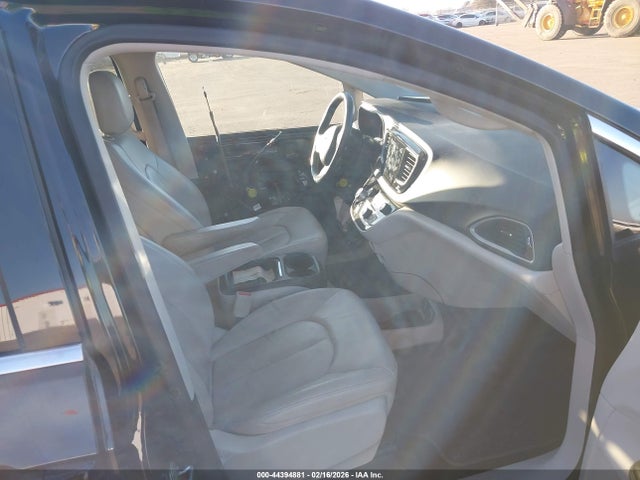 2019 CHRYSLER PACIFICA HYBRID 2C4RC1L79KR710827 Photo 4