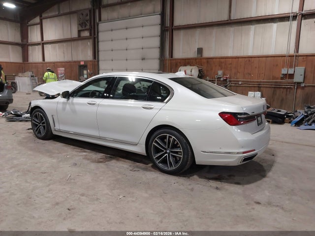 2021 BMW 750I WBA7U2C0XMCF20205 Photo 2