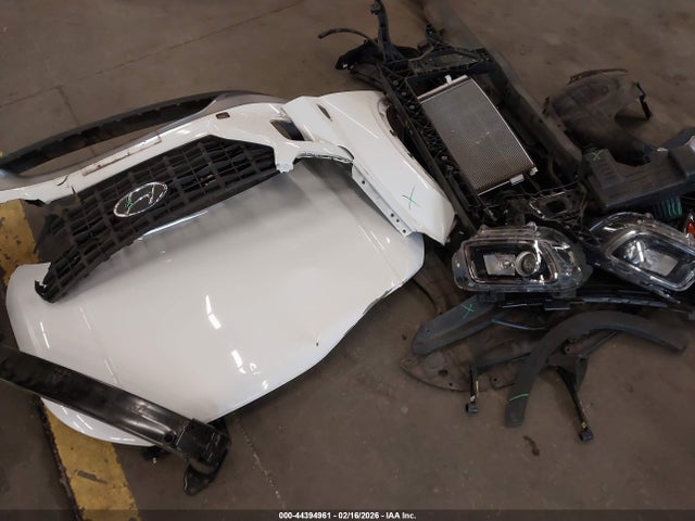 KMHRB8A3XMU076053 Hyundai Venue Se
