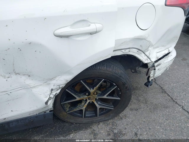 Toyota RAV4 SE 2016 JTMNFREV0GJ070809 Image 17