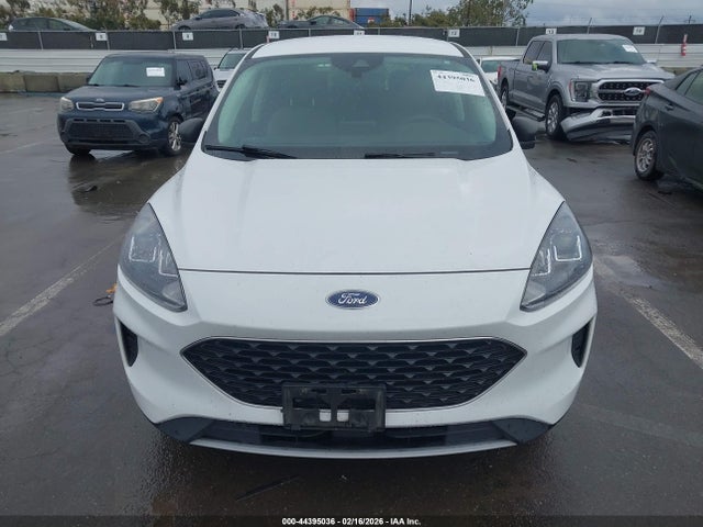 1FMCU0G6XNUB33212 Ford ESCAPE SE