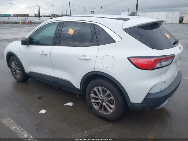 1FMCU0G6XNUB33212 Ford ESCAPE SE