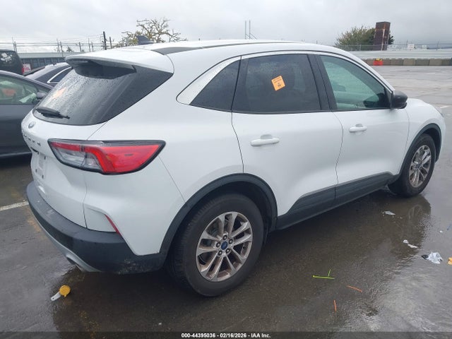 1FMCU0G6XNUB33212 Ford ESCAPE SE