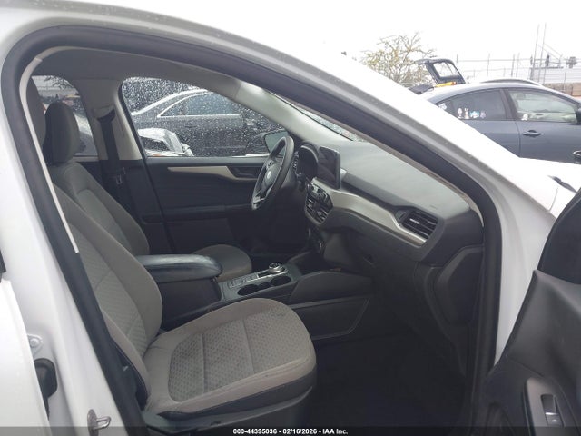 1FMCU0G6XNUB33212 Ford ESCAPE SE
