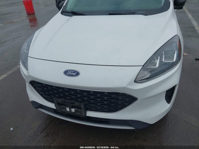 1FMCU0G6XNUB33212 Ford ESCAPE SE