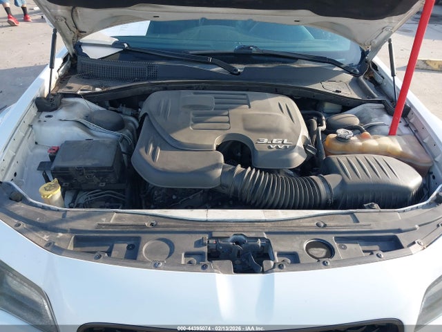 2015 Chrysler 300 300s მანქანა იყიდება აუქციონზე, vin: 2C3CCABG3FH797194, აუქციონის ნომერი: 44395074