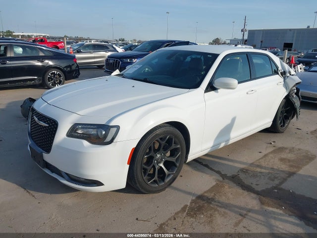 2015 Chrysler 300 300s მანქანა იყიდება აუქციონზე, vin: 2C3CCABG3FH797194, აუქციონის ნომერი: 44395074