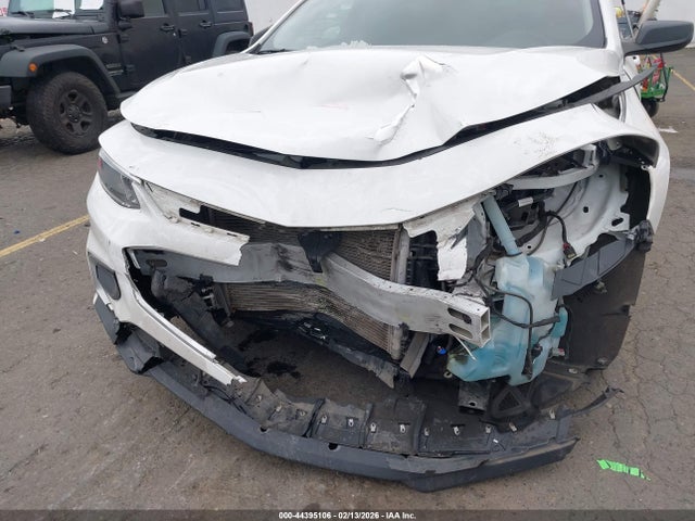 Продажа на аукционе авто 2018 Chevrolet Malibu 1ls, vin: 1G1ZB5ST5JF205083, номер лота: 44395106