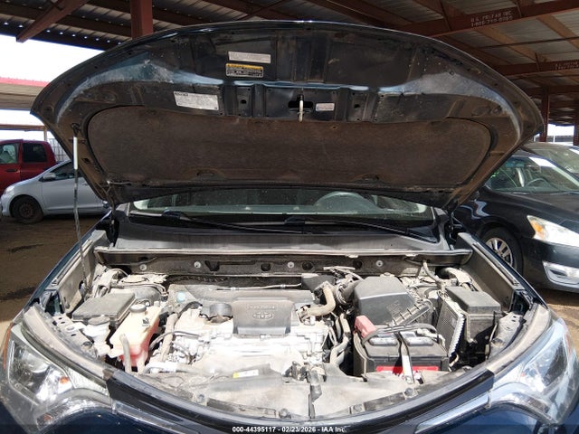 JTMBFREV0JJ239351 Toyota RAV4 LE