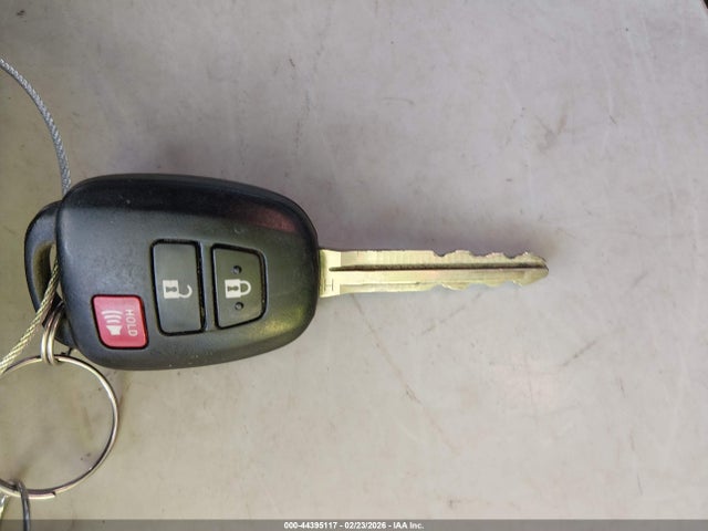 JTMBFREV0JJ239351 Toyota RAV4 LE
