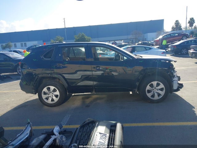 2T3G1RFV3SW518413 Toyota RAV4 LE