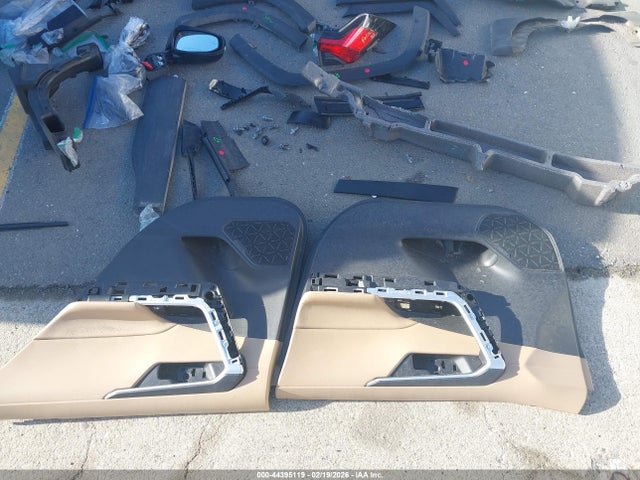2T3G1RFV3SW518413 Toyota RAV4 LE