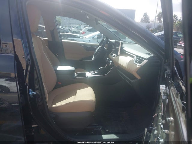 2T3G1RFV3SW518413 Toyota RAV4 LE