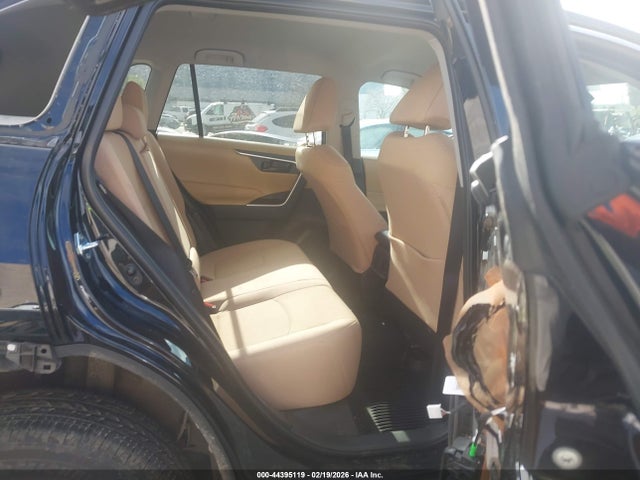 2T3G1RFV3SW518413 Toyota RAV4 LE
