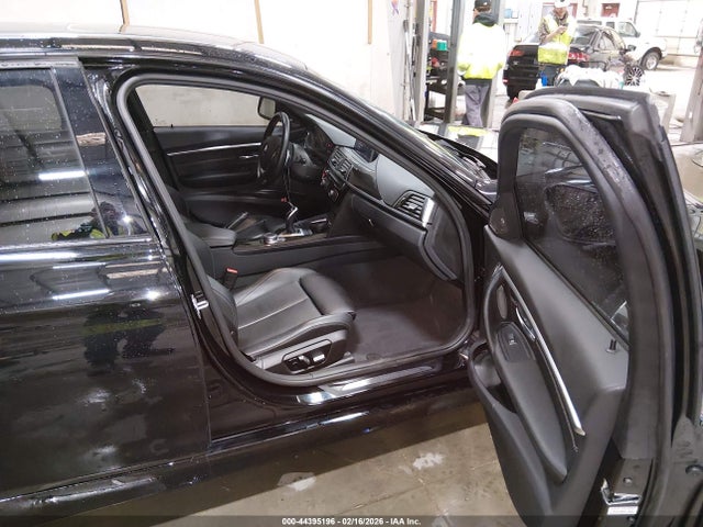 44395196 :رقم المزاد ، WBA8D9G56JNU68703 vin ، 2018 Bmw 330i Xdrive مزاد بيع