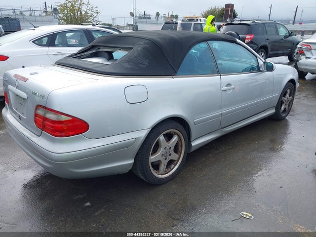 2002 MERCEDES-BENZ CLK 55 AMG WDBLK74G22T123385 Photo 3