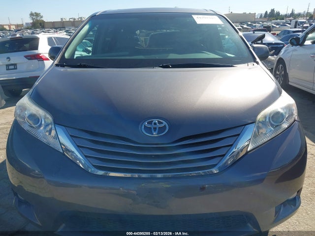Toyota Sienna Xle 8 Passenger 2017 5TDYZ3DC4HS784965 Image 12