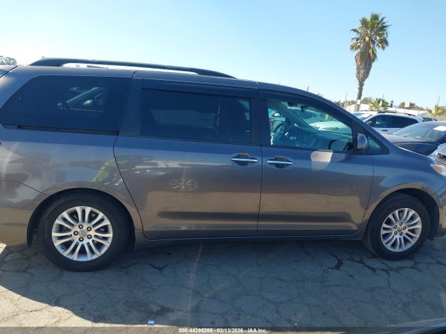 Toyota Sienna Xle 8 Passenger 2017 5TDYZ3DC4HS784965 Image 13
