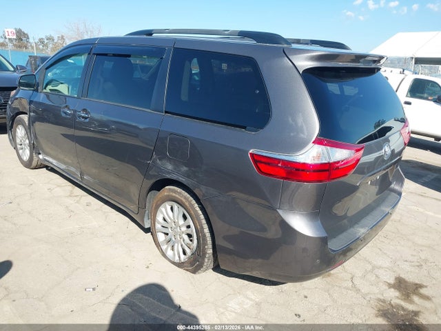 Toyota Sienna Xle 8 Passenger 2017 5TDYZ3DC4HS784965 Image 3