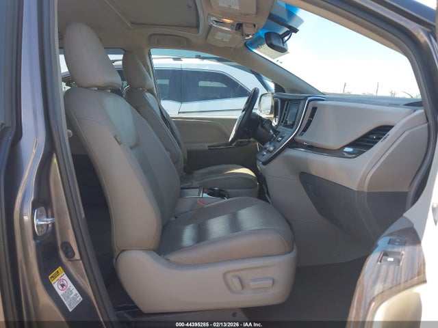 Toyota Sienna Xle 8 Passenger 2017 5TDYZ3DC4HS784965 Image 5