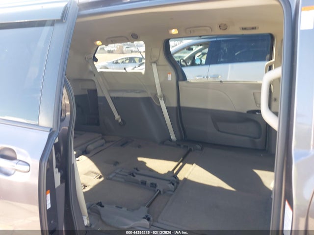 Toyota Sienna Xle 8 Passenger 2017 5TDYZ3DC4HS784965 Image 8