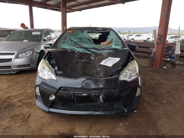 JTDKDTB38E1572540 Toyota Prius C Three
