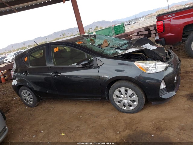 JTDKDTB38E1572540 Toyota Prius C Three