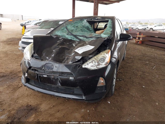 JTDKDTB38E1572540 Toyota Prius C Three