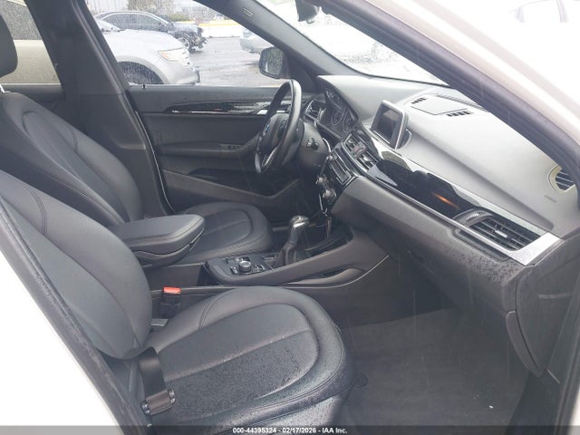 2017 BMW X1 WBXHU7C32H5H37274 Photo 4