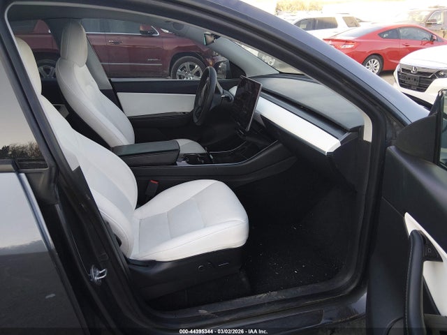 44395344 :رقم المزاد ، 5YJYGDEE6MF063296 vin ، 2021 Tesla Model Y Long Range Dual Motor All-wheel Drive مزاد بيع