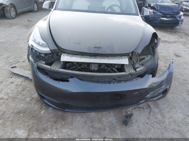 44395344 :رقم المزاد ، 5YJYGDEE6MF063296 vin ، 2021 Tesla Model Y Long Range Dual Motor All-wheel Drive مزاد بيع