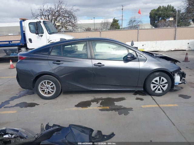 JTDKBRFU1H3045590 Toyota Prius Two