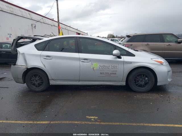 JTDKN3DU3F1945729 Toyota Prius Two